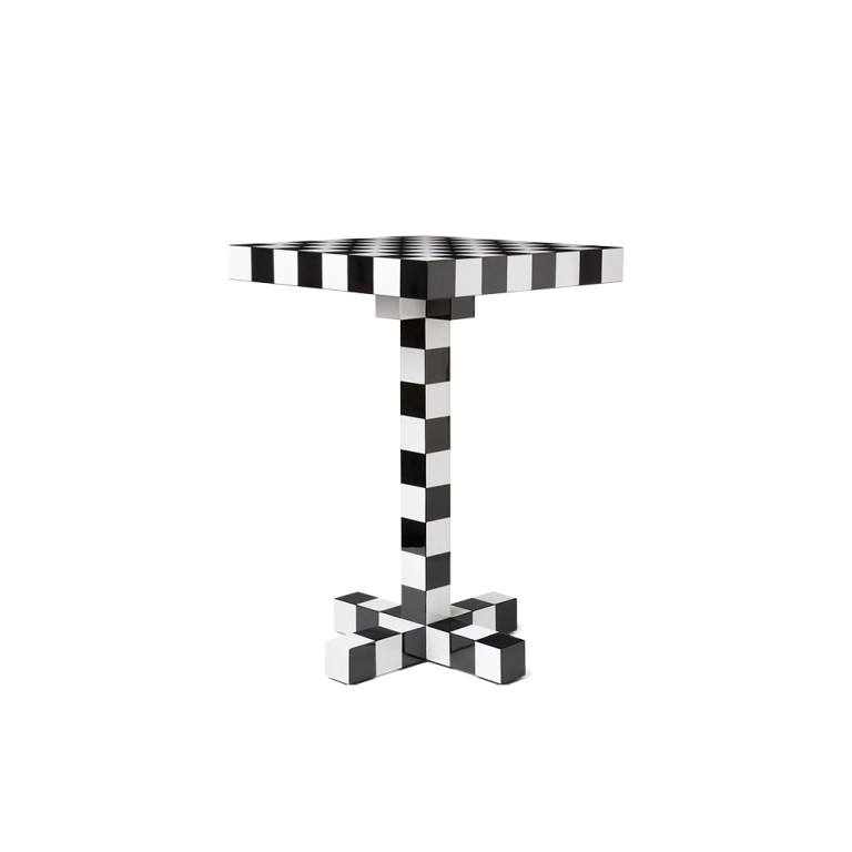 Chess Table sivupöytä