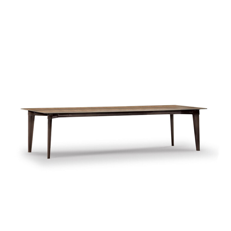 Penthouse ruokapöytä